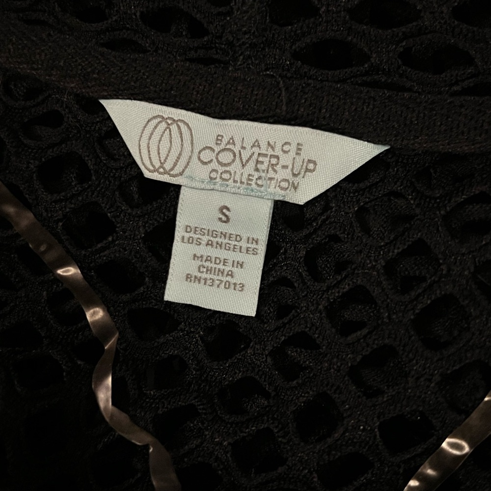 Balance Mesh Cover-Up - Picture 3 of 11